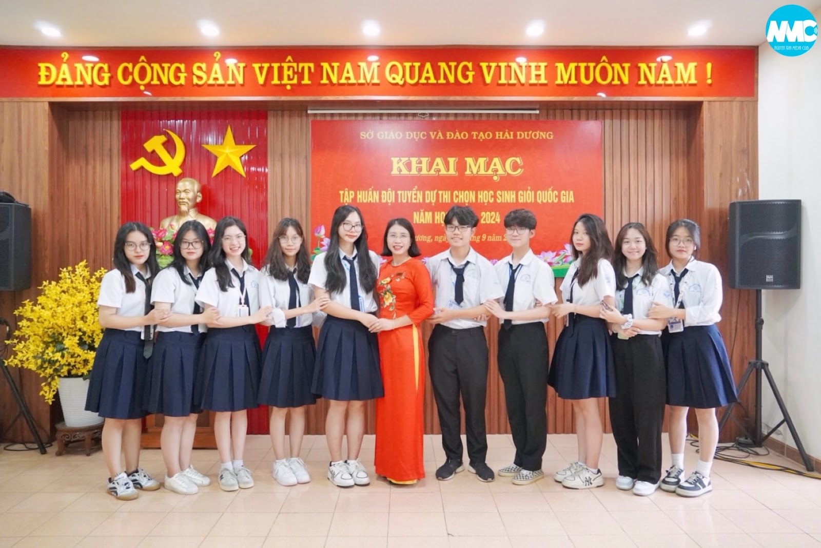 Nhấn để phóng to